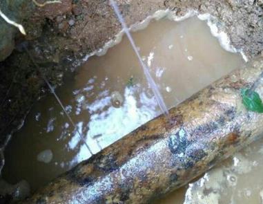 甘德楼顶渗水维修公司分享下地暖漏水的原因及检测方法。